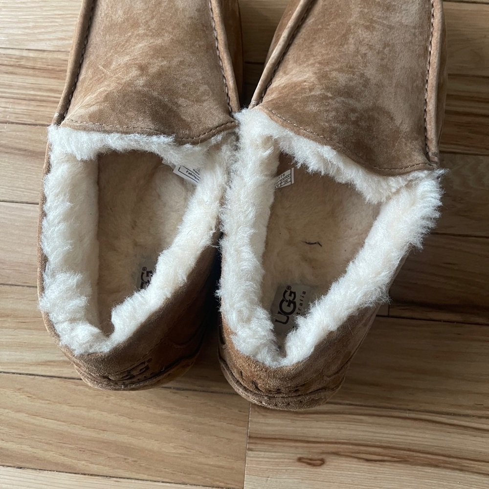 Men’s UGG slippers - Picture 6 of 8